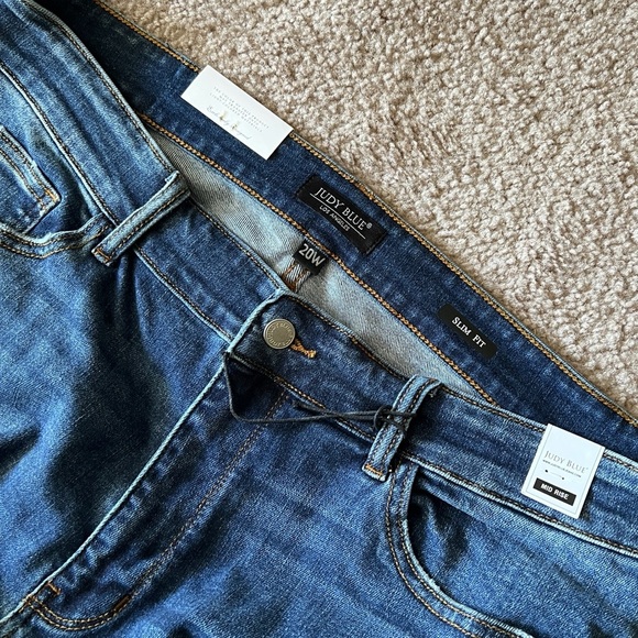 NWT Judy Blue Mid Rise Destroy Slim Fit In Dark Blue Wash Size 25/16W/20W - Picture 4 of 10